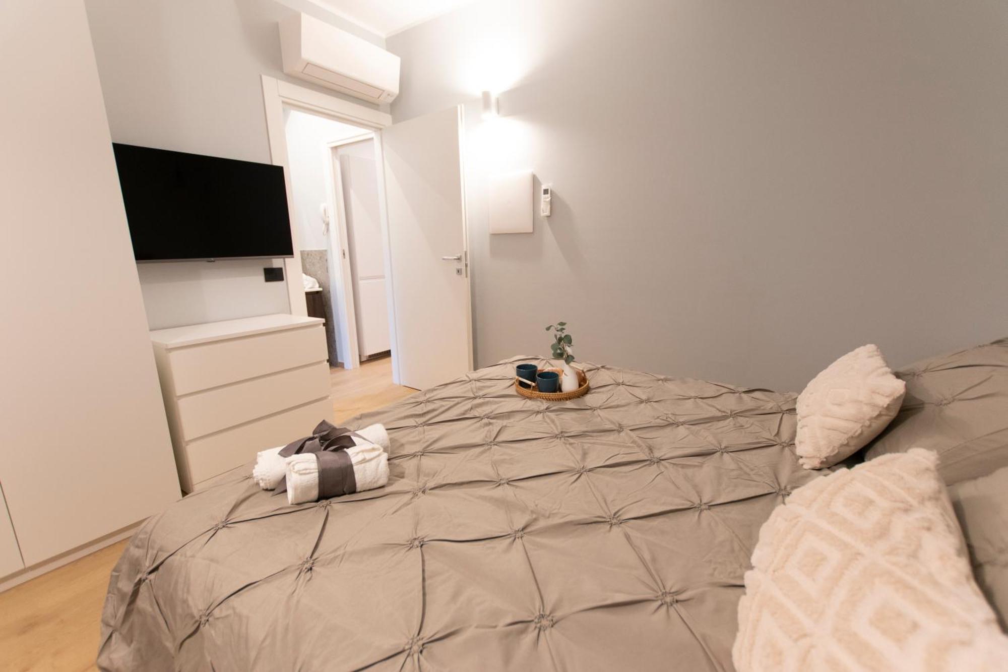 Апартаменты Ihost Luxury -Private Parking- Plana 4 Милан Экстерьер фото